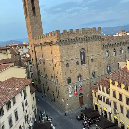Cozy Duomo Dante Uffizi アパート フィレンツェ