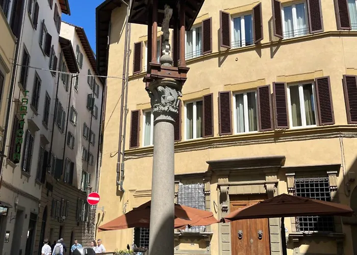 Cozy Duomo Dante Uffizi Apartment Florence